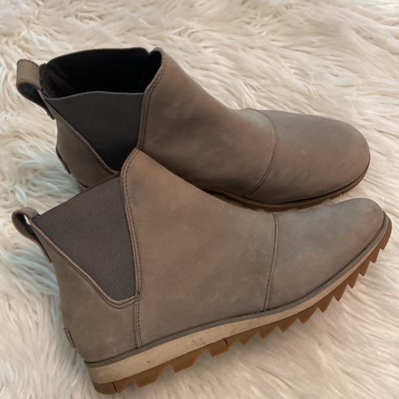 SOREL Boots size 8.5 color gray/silver excellent condition see all photos - Picture 14 of 16